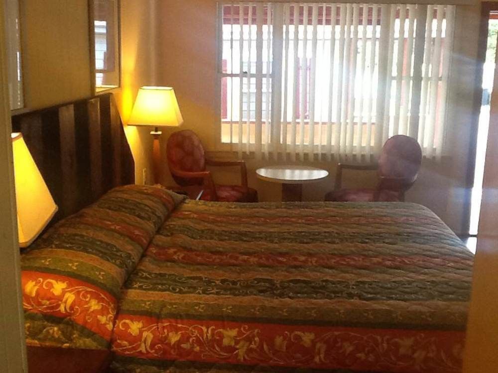 بحيرة جورج King Hendrick Motel And Suites المظهر الخارجي الصورة